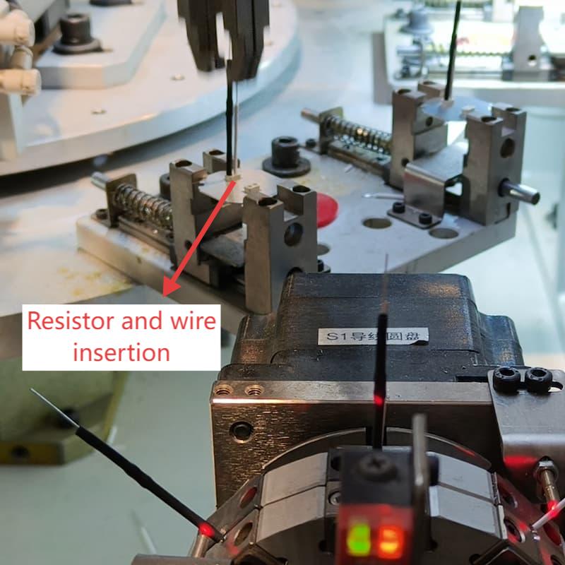 خط تجميع آلي لمصابيح E14