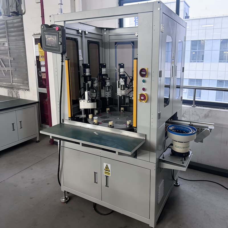 آلة تثبيت المسامير النحاسية الدوارة لقاعدة مصباح GU10