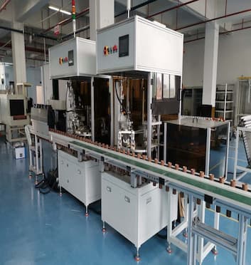 آلات تجميع الإضاءة